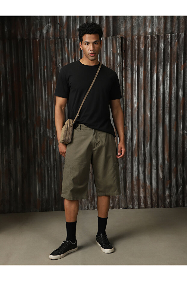 Solid Shorts With Cargo Pockets - 4