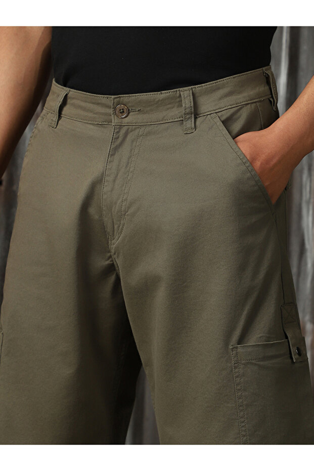 Solid Shorts With Cargo Pockets - 3