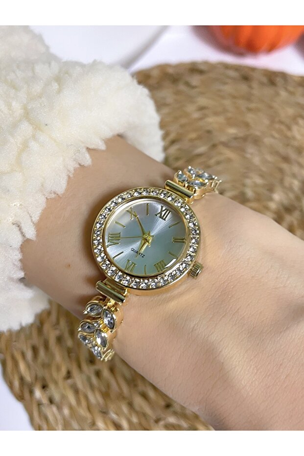 Stylish Stone Quartz Women's Wristwatch with Roman Numerals