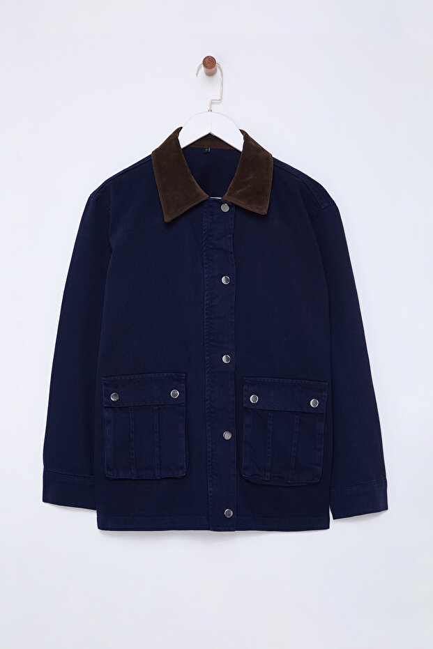 Koyu Mavi Kontrast Süet Yakalı Oversize Denim Gömlek Ceket TWOSS25CE00005 - 6