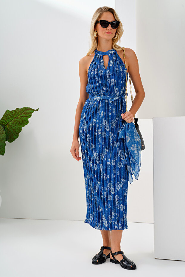 Yaka Detaylı Piliseli Elbise - 2