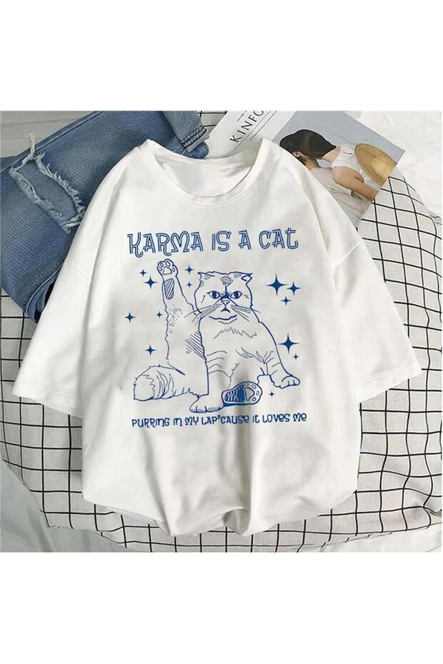 تي شيرت أبيض Karma Is A Cat للجنسين