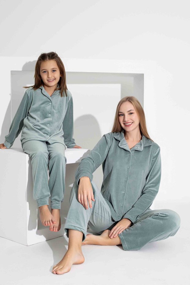 Women's Front Buttoned Long Sleeve French Velvet Fabric Mother-Daughter Combination Winter Warm Pajamas Set