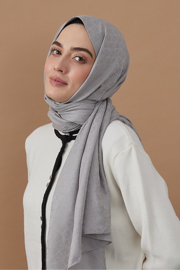 شال بنمط نباتي من سلسلة الجاكار الحريرية