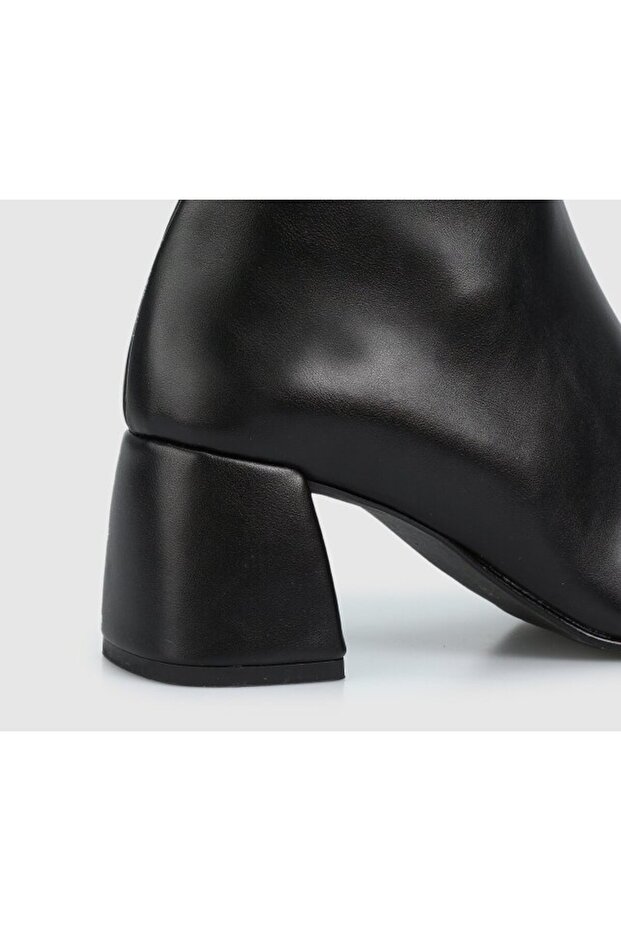 Siyah Kadın Bot - 5