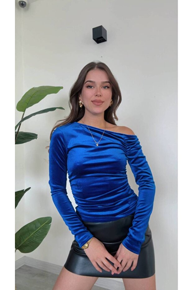 Boat Neck Velvet Blouse