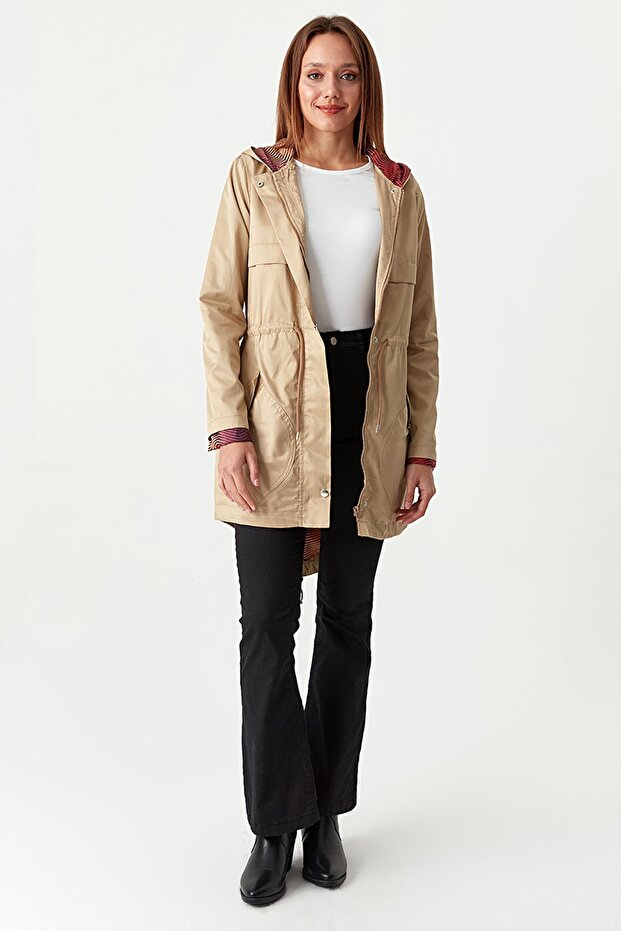 Kadın Kapüşonlu Parlak Kumaş Parka - 1