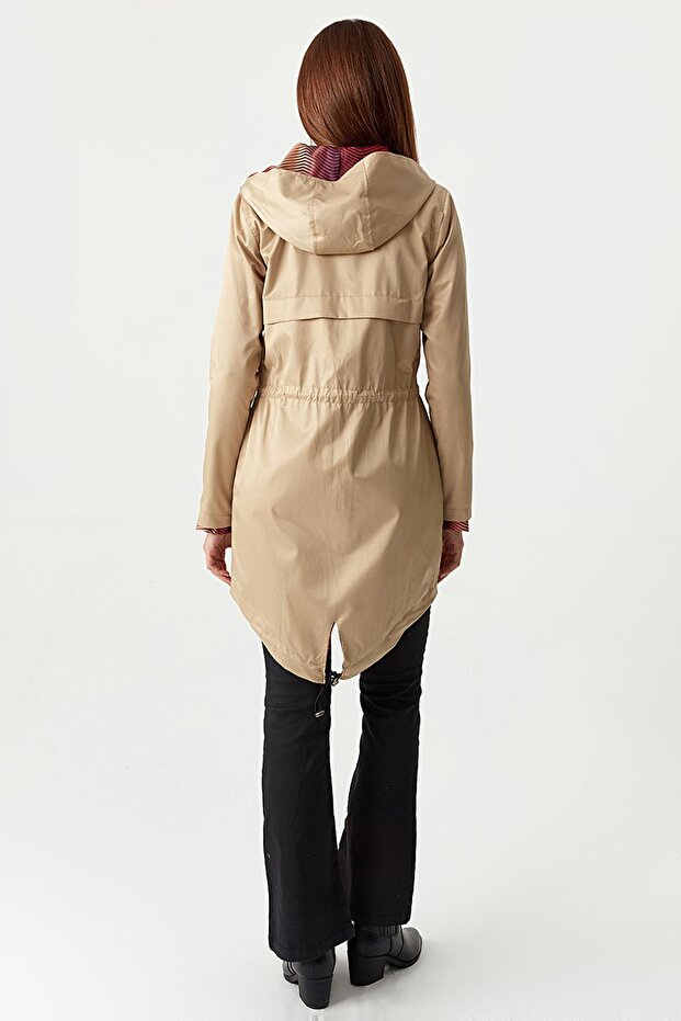 Kadın Kapüşonlu Parlak Kumaş Parka - 5