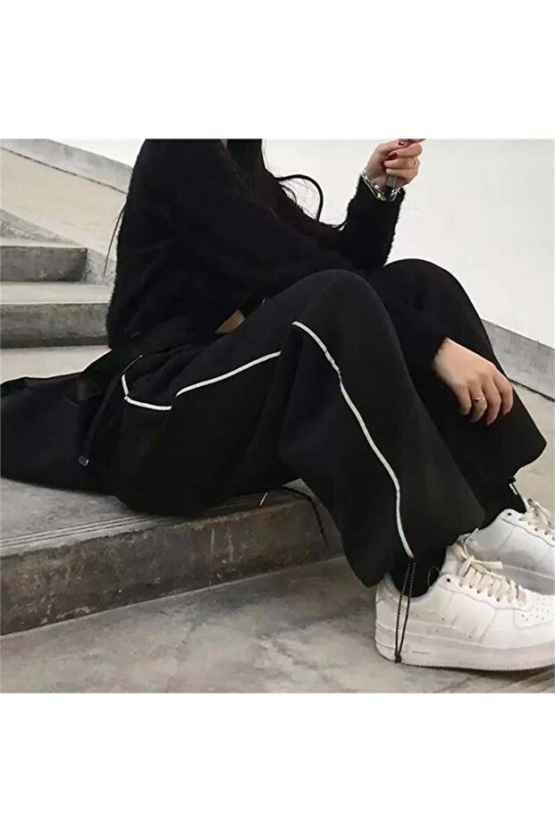 بنطلون أسود أساسي مع خطوط بيضاء