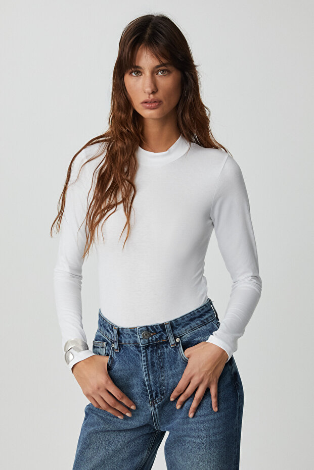 Kamilla Women's Long Sleeve Half Turtleneck Snap Fastener White Bodysuit