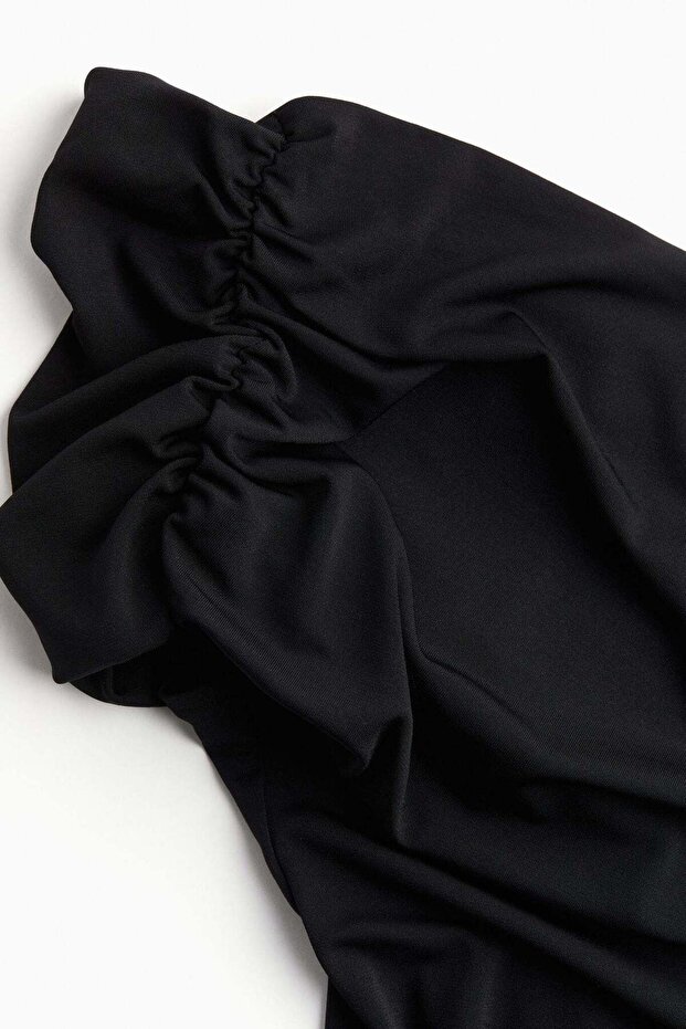 جسم منسدل على كتف واحد - 1