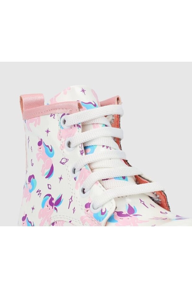 Beyaz Kız Çocuk Bot - 5