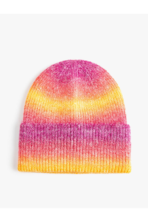 Elastic Knitted Beret with Folded Edges