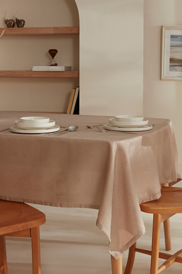 Elizabeth Masa Örtüsü Bej - 1