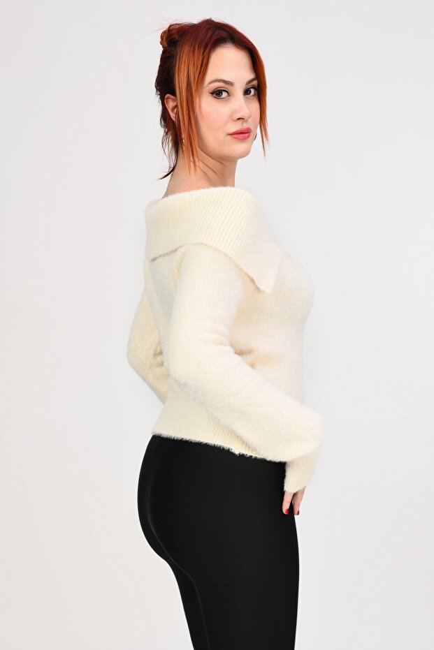 Devrik Yaka Peluş Kazak - Krem - 6
