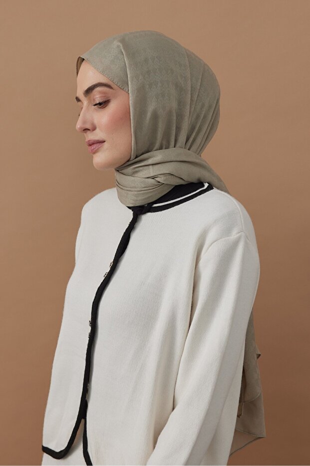 شال بنمط مثلث من سلسلة الجاكار الناعمة - 3