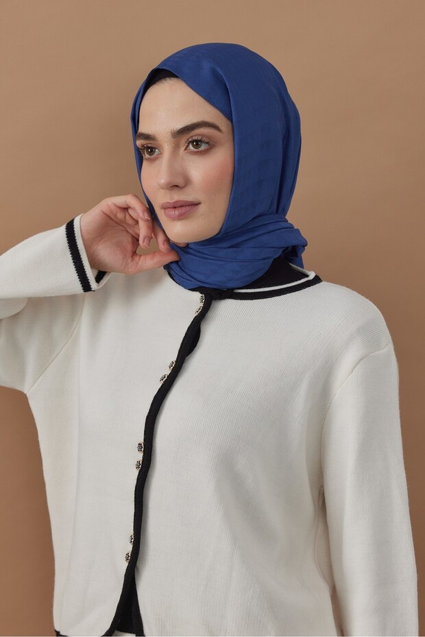 Soft Jacquard Series Triangle Pattern Shawl - 1