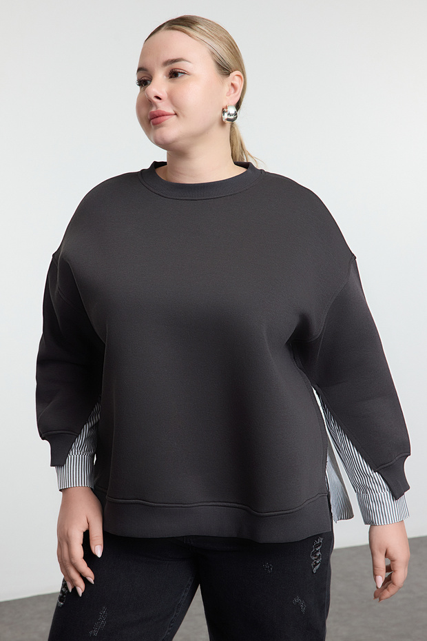 Antrasit Oversize Fit Alttan Gömlek Çıkma Görünümlü Örme Büyük Beden Sweatshirt TBBAW25AO00000 - 5