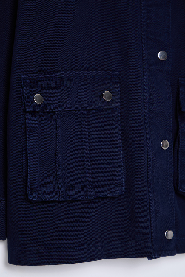 Koyu Mavi Kontrast Süet Yakalı Oversize Denim Gömlek Ceket TWOSS25CE00005 - 8