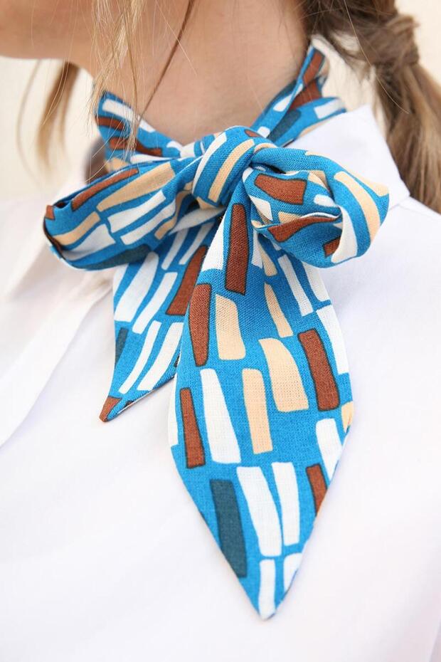 وشاح متعدد الاستخدامات بنمط مطبوع باللون الأزرق الداكن - 2