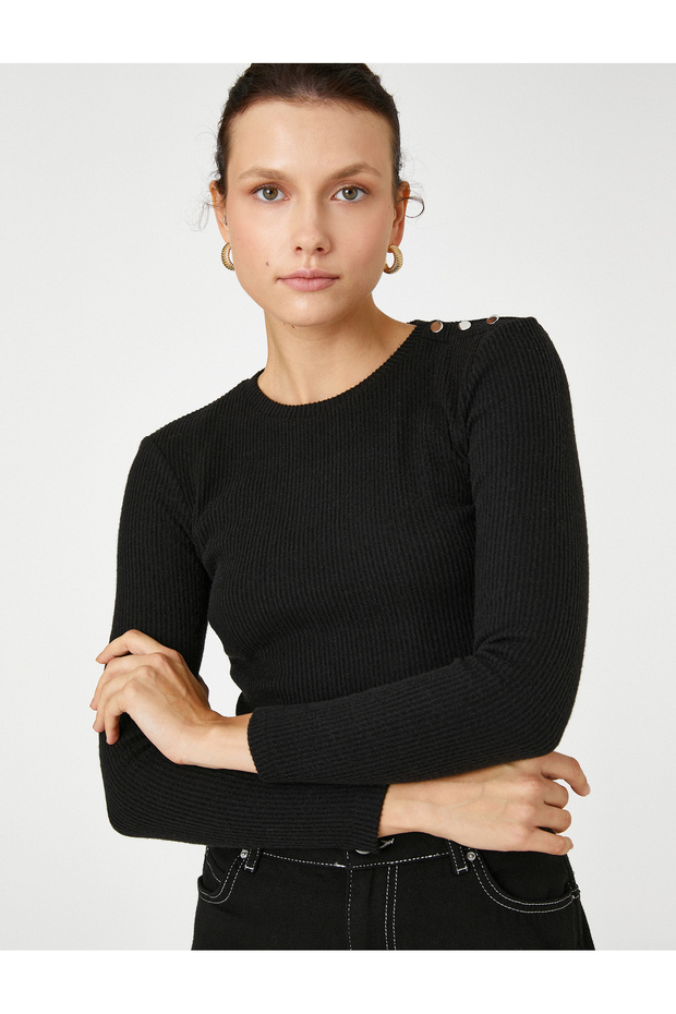 Long Sleeve T-Shirt Button Detailed