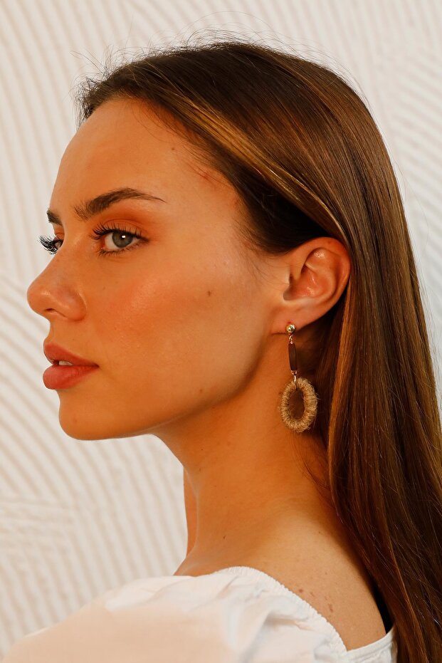 أقراط قش متدلية بيضاوية اللون باللون البني (5 سم) - 3