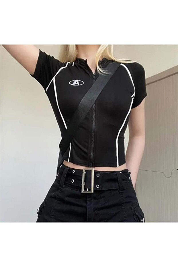 تي شيرت نصف بأكمام بسحاب أسود