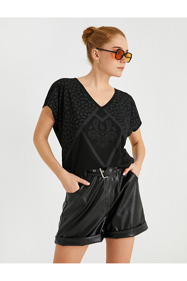 Patterned T-Shirt V-Neck Short Sleeve