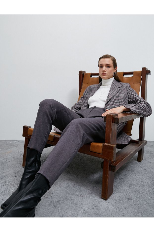 Carrot Trousers Pleated Pocket Detailed