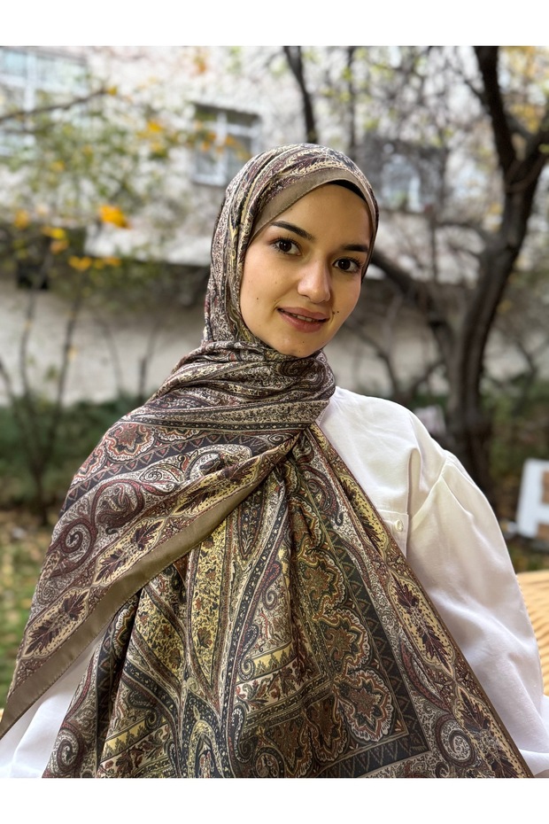 شال ناعم من القطن بنمط الكاميليا باللون الأخضر