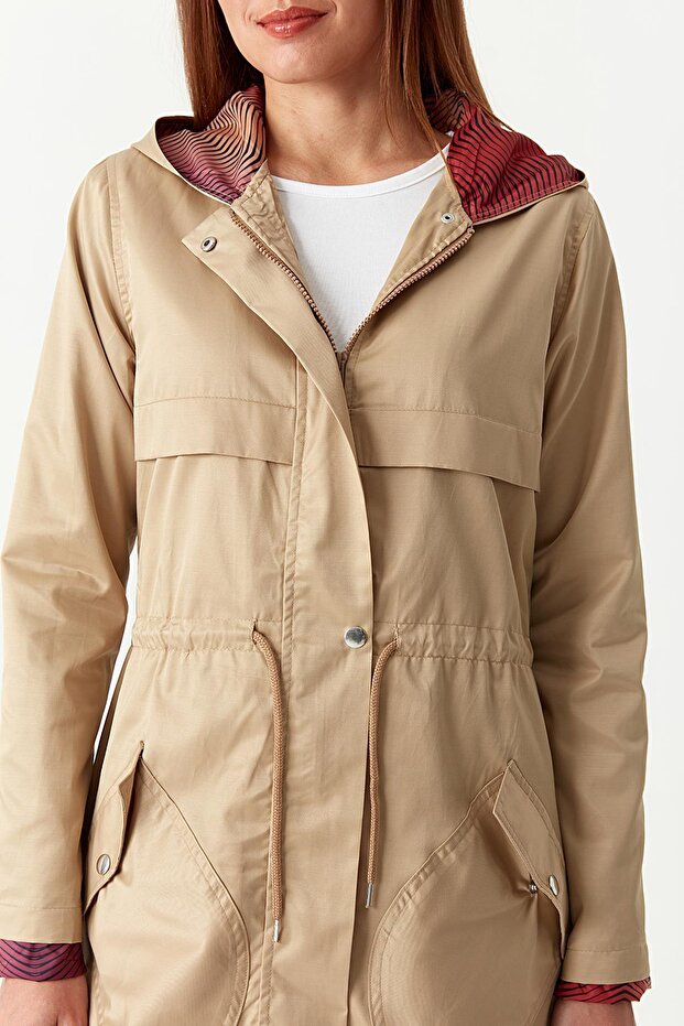 Kadın Kapüşonlu Parlak Kumaş Parka - 4
