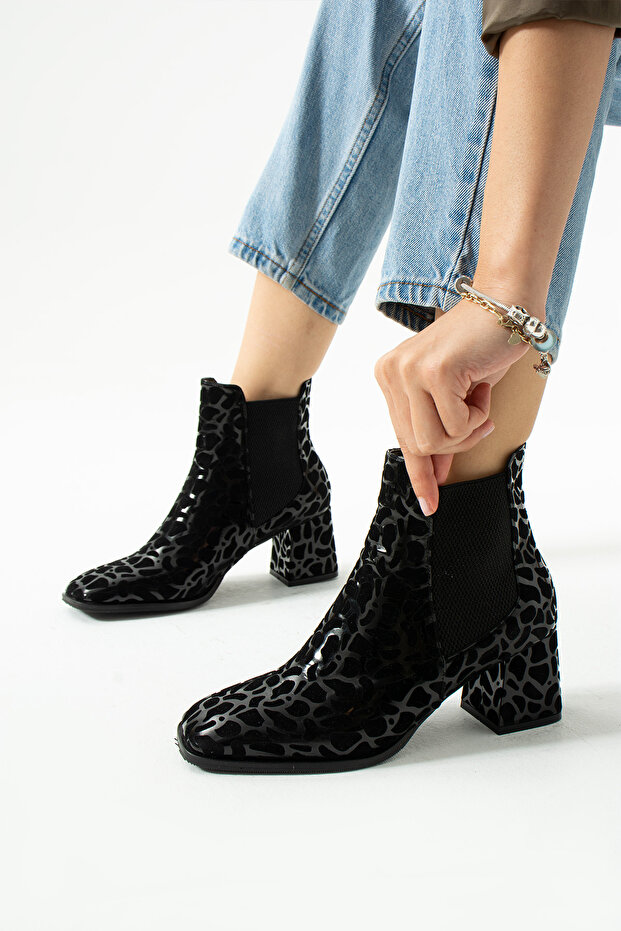 Black Leather Waterproof Heeled Winter Boots - Women's Heat-Retaining Comfortable Boot Models