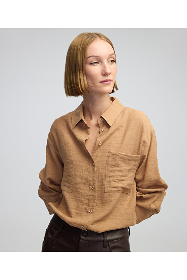 Texturiertes Hemd mit Taschen - 1