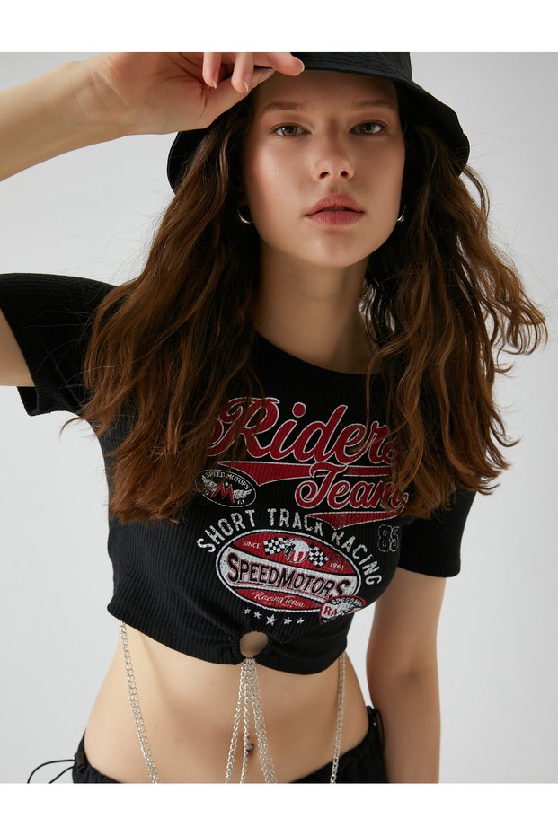 Crop T-Shirt Printed Chain Detailed Crew Neck Ribbed