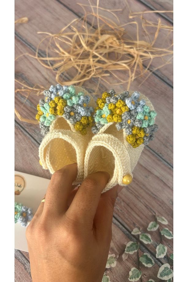 El Örgüsü Krem Rengi Çiçek Demeti Kız Bebek Ayakkabı Patik Ve Bandana Set - 3