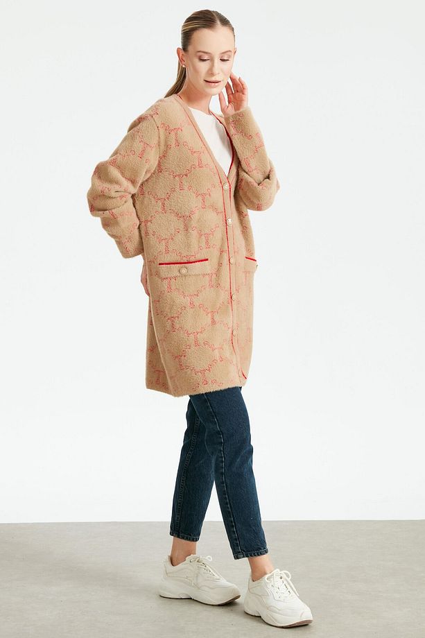 LOGO DESENLİ MİNK HIRKA CAMEL - 2