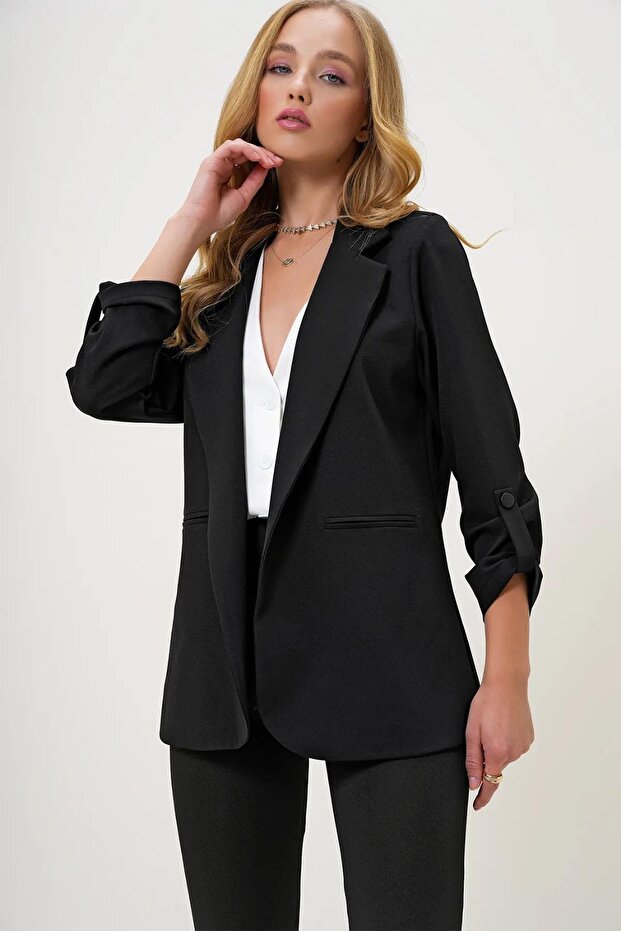 Schwarze Blazerjacke mit Stoffärmeln - 2