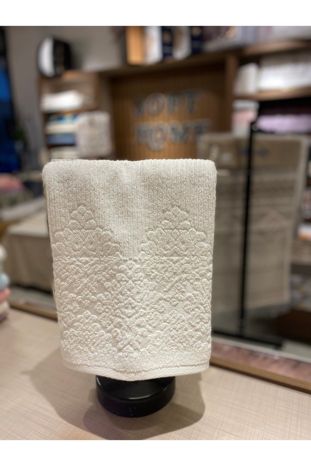100% Cotton Cream Jacquard Towel (50X90Cm)