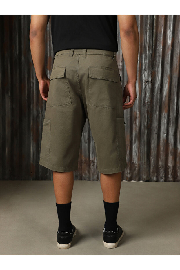 Solid Shorts With Cargo Pockets - 2