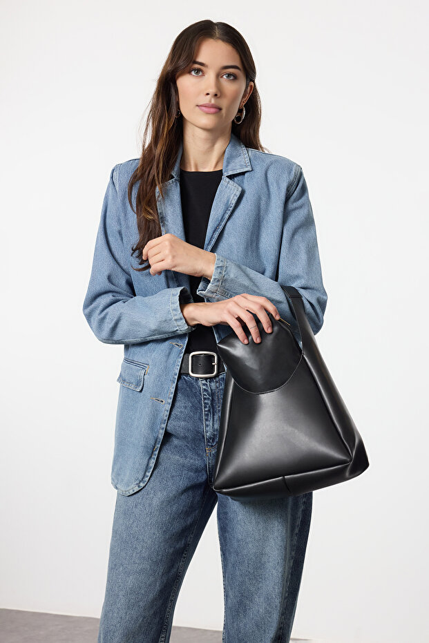 Czarna torebka damska o średniej wielkości z uchwytami TAKAW25OC00007 - 3