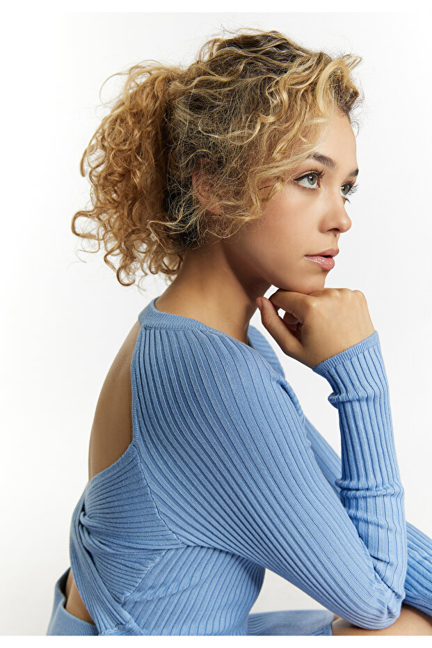 Rückenfreier Pullover - 5