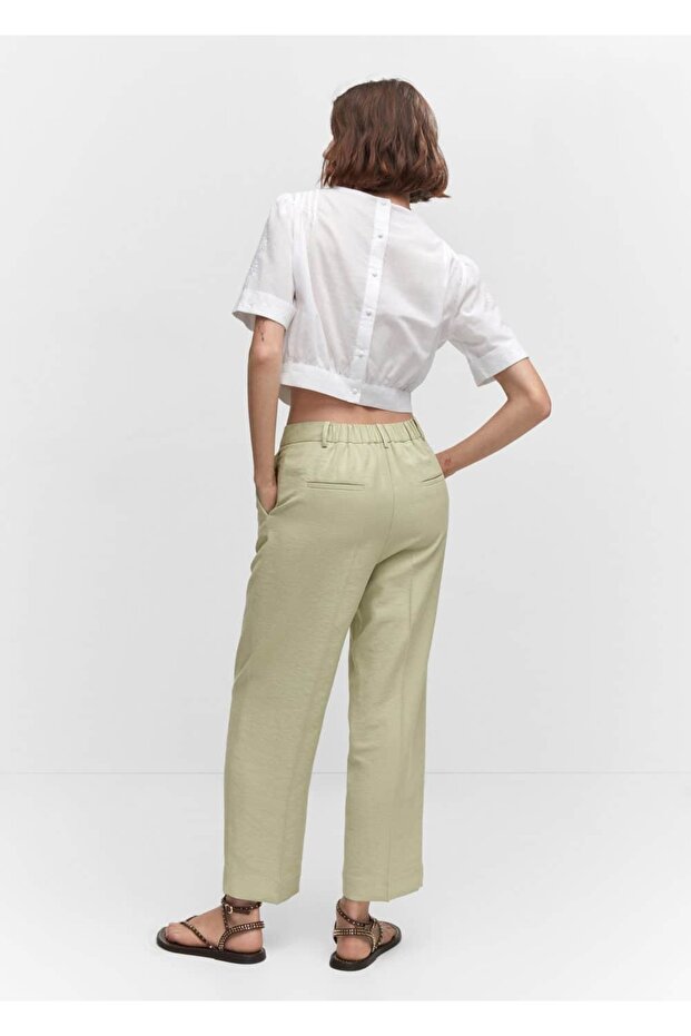 Gerade geschnittene Hose mit Falten - 4