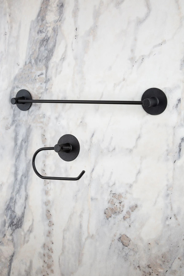Black Round Adhesive Tall Towel Holder / Outdoor Toilet Roll Holder 2-Piece Bathroom Set