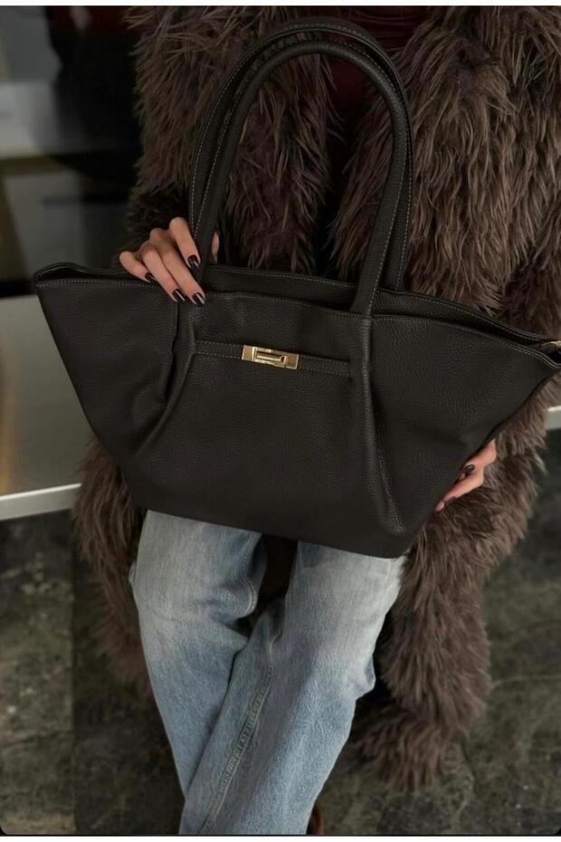 Women's Suede Leather Hand and Shoulder Bag with Magnet Closure and Lock Detail
