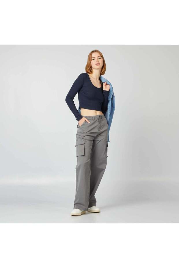 تي شيرت مضلع مقصوص باللون الأزرق - 2