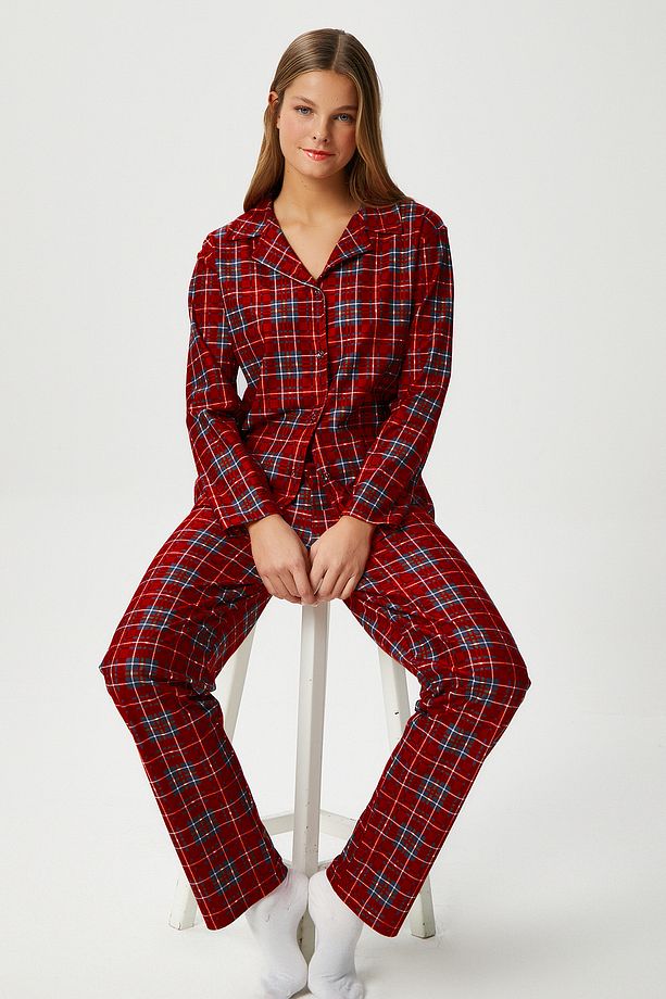 Kadın Nora Premium Kırmızı Ekose Süet Doku Düğmeli Yılbaşı Pijama Takımı - 5