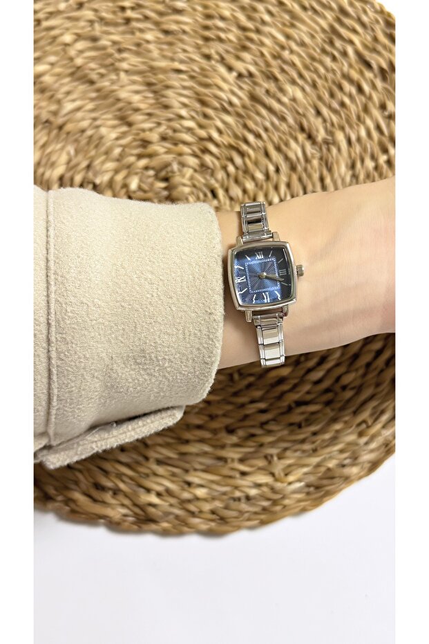 Vintage Women's Wristwatch with Roman Numerals