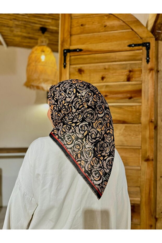 وشاح نسائي من القطن بنمط وردي ناعم