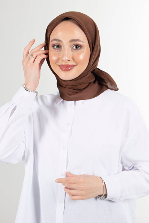 وشاح بريسا فوال بلون الشوكولاتة والبني