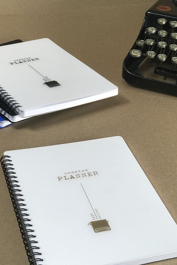 Tarihsiz Ajanda - Plastik Sert ve Esnek Kapaklı - Çelik Spiralli - Özel Seri - TypeWriter - 7